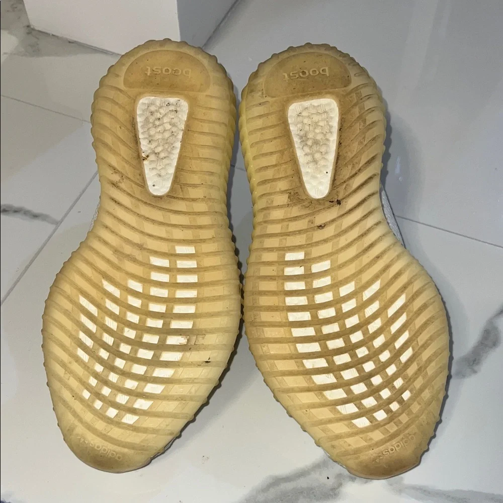 🚨SEND OFFERS🚨Adidas Yeezy Boost 350 V2 in White